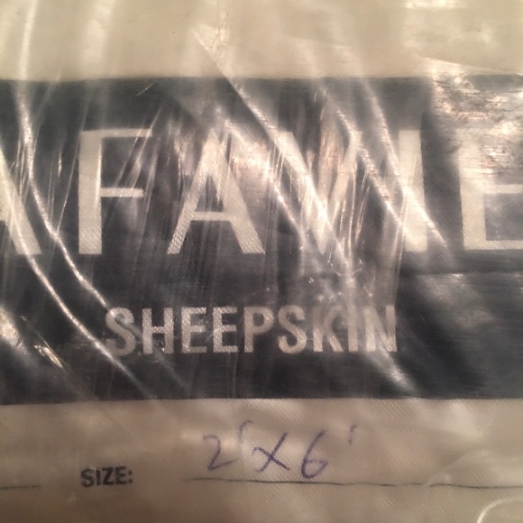 Two Brand New SAFAVIEH 100% Sheepskin Rug Runners 2 x 6 ft Grey/Ivory - Picture 4 of 4